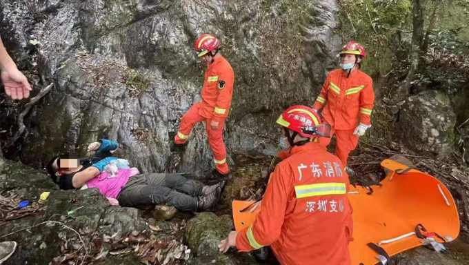 男子登梧桐山不慎跌落7米悬崖，深圳消防历时12小时救援。