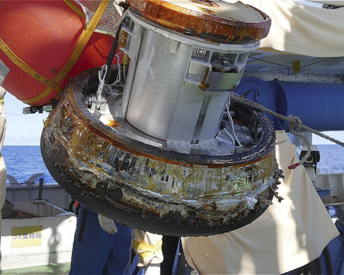 日本首度成功以回收囊從太空站回收實驗物質。JAXA官網