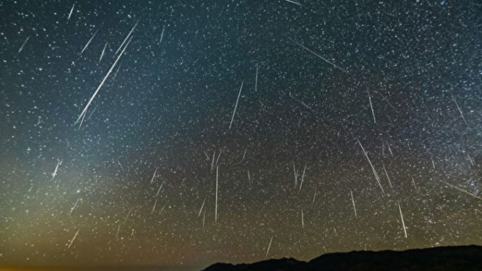 双子座流星雨高峰期为12月14日晚上9时，天顶每小时出现率可达到150粒。