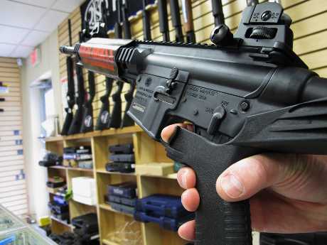槍手擁有裝置能將半自動槍械改造成全自動武器。AP