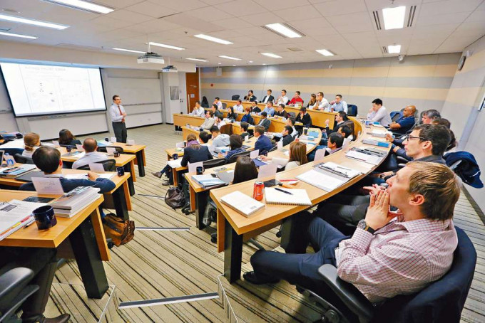 ■最新EMBA课程全球排名，科大及凯洛格商学院合办的课程排全球第三。
