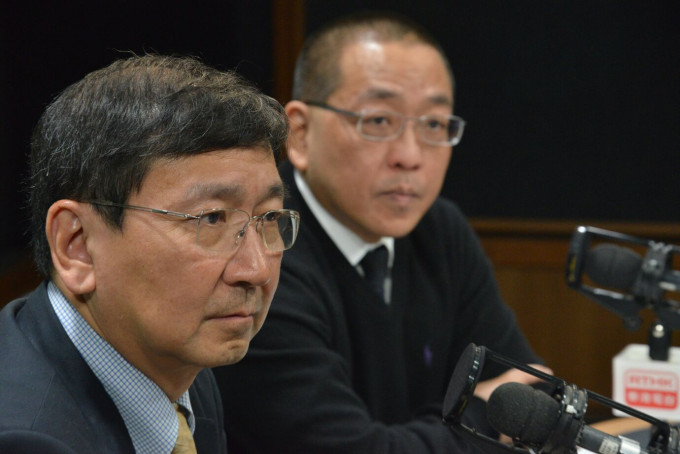 陳文敏（左）形容今次只屬人大常委會的行政決定。