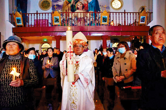 杨永强（中）被任命为杭州主教。