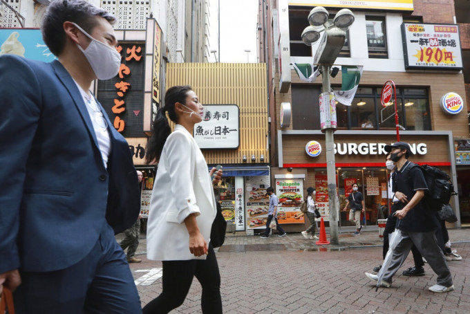 日本的緊急狀態將擴大至13個都府縣。AP圖片