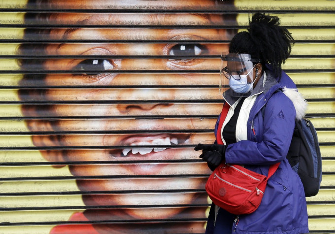 南非截获假新冠疫苗及口罩。AP图片