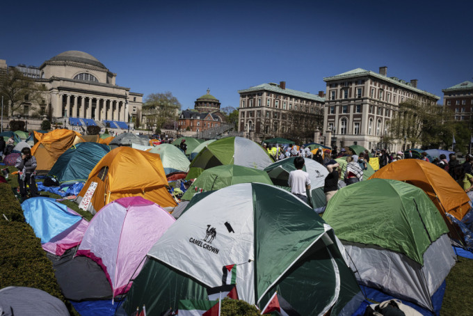 哥倫比亞大學校園滿布挺巴學生帳篷。美聯社