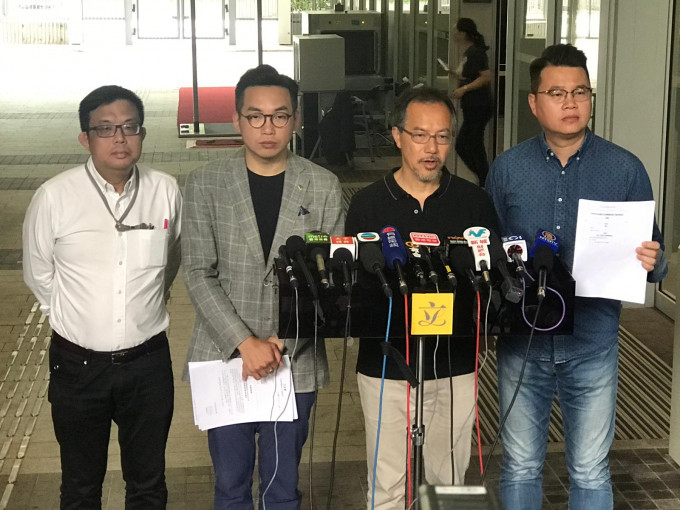張超雄(右二)表示提出的修訂只為台灣殺人案作單次移交。
