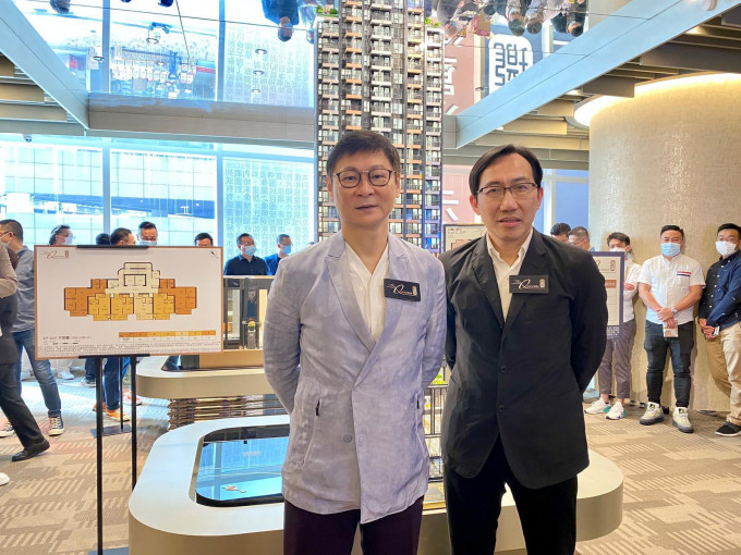 富豪国际酒店集团范统(左)，西营盘尚珑收票理想。