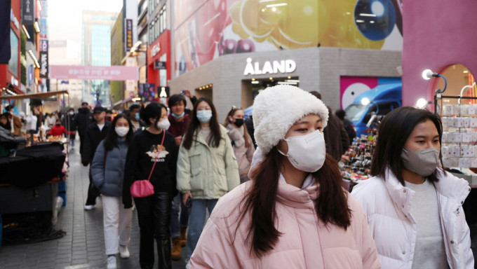 南韓計劃將每周工作時數上限由52小時提高至69小時，引起年輕人強烈不滿。路透