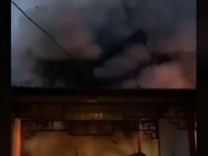 山東一間蛋糕店於今早發生火警，造成7人死亡。網圖