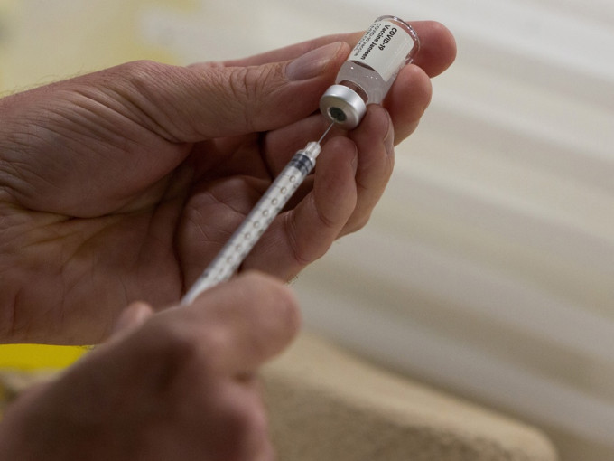 強生疫苗獲英國藥品監管機構批准使用。AP圖片