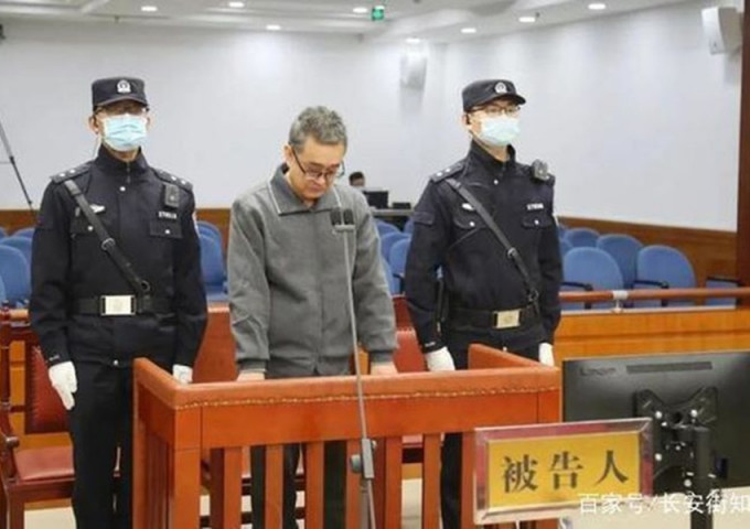 王文杰(中)被判有期徒刑一年。网图