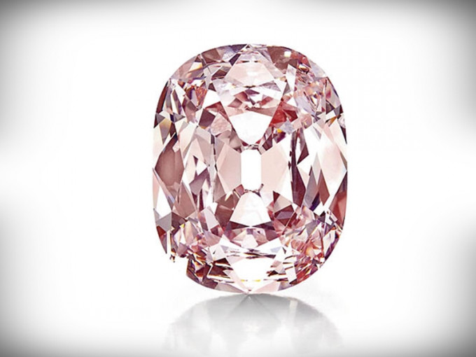 意大利一名已故參議員的兒子控告著名拍賣公司佳士得2013年拍賣的34卡粉紅鑽石「The Princie」是贓物。　網圖