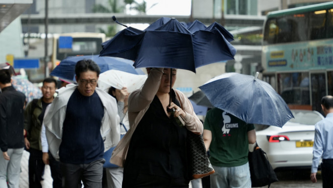 天文台︱本港持續受低壓槽影響 今明繼續有大驟雨及狂風雷暴