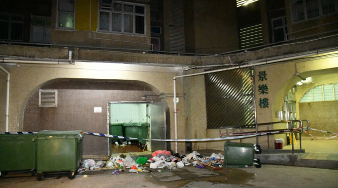 清洁工去年初在景乐楼飞堕垃圾槽地下丧命。资料图片