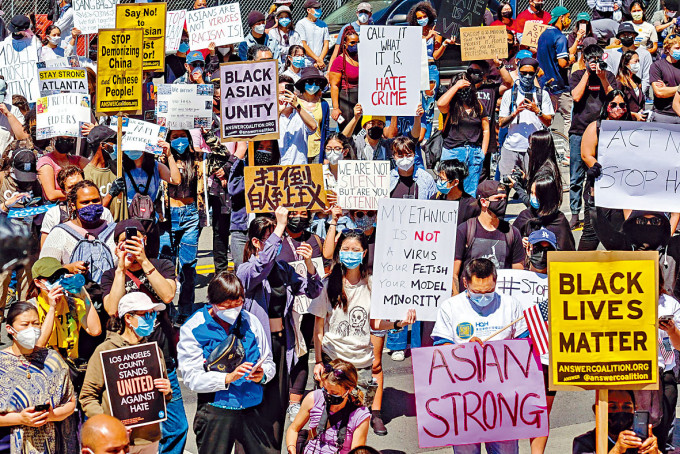 ■反亚裔暴力集会，上周六在洛杉矶市政厅外举行。
