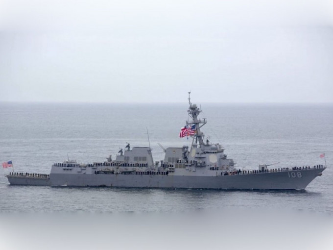 美國海軍伯克級導彈驅逐艦「邁耶號」，28日駛入南海永暑礁和美濟礁12海里範圍內，執行「自由航行」任務。（網圖）