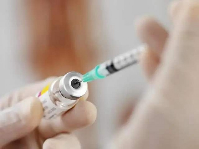 珠海展开首批新冠疫苗紧急接种工作。