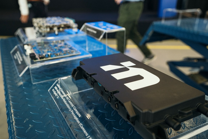 美国最新AI芯片，用于智能汽车之上。AP图片