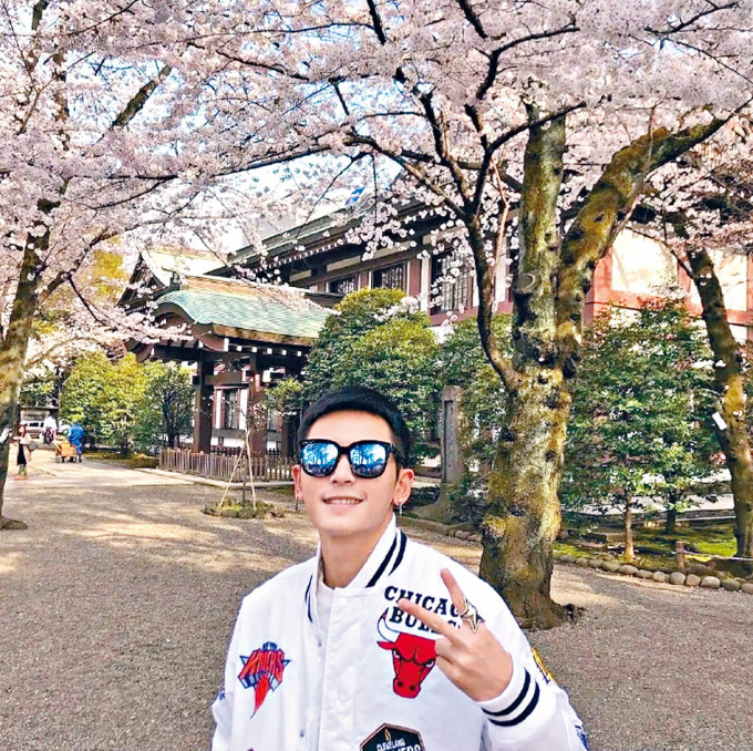 ■張哲瀚拜訪日本神社。
