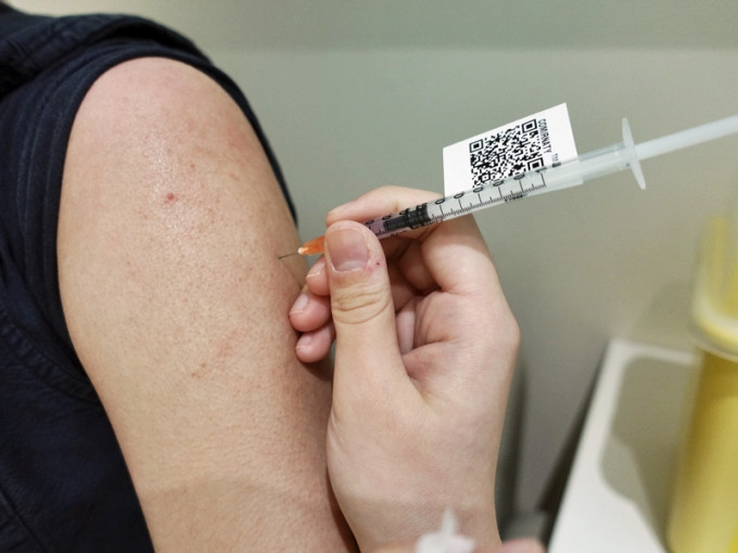 衞生署指，最新一批復必泰疫苗已付運抵港。資料圖片