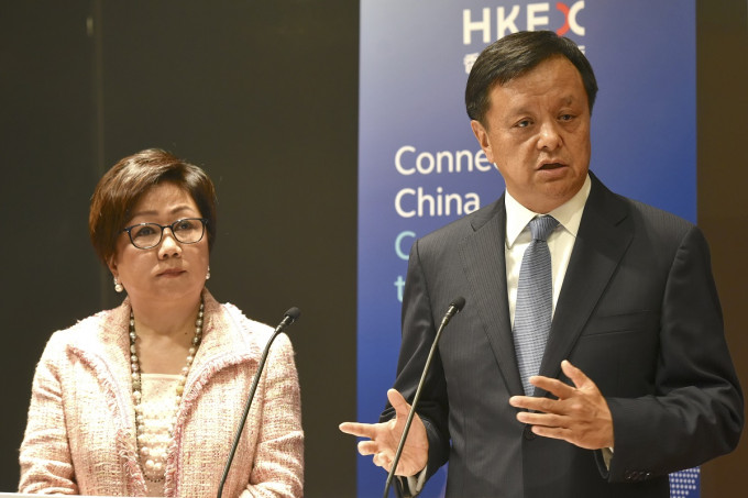 主席史美倫(左)、集團行政總裁李小加(右)。資料圖片