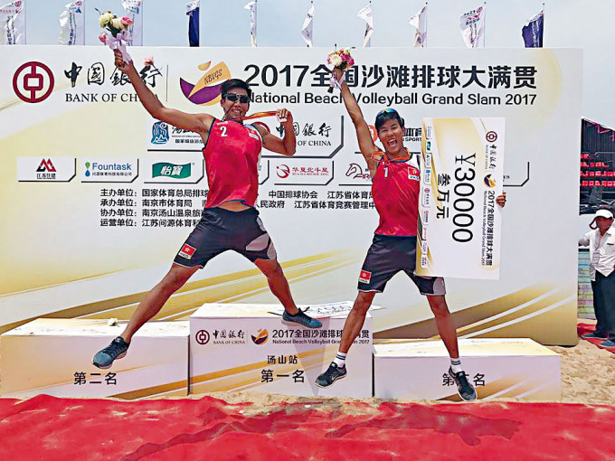 劉梓浩（左）與王沛林於各大沙灘排球比賽皆曾奪得佳績。