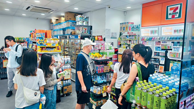 7-11若被收购，市民担心产品价格上升。