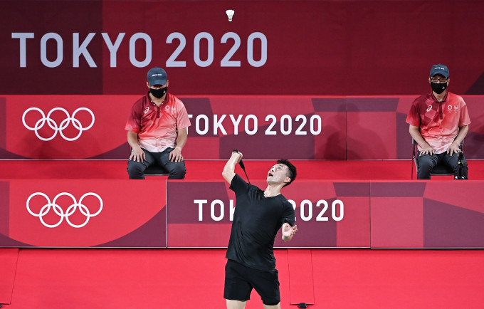 伍家朗出戰東京奧運會，自行準備運動衣出賽引發爭議。新華社資料圖片