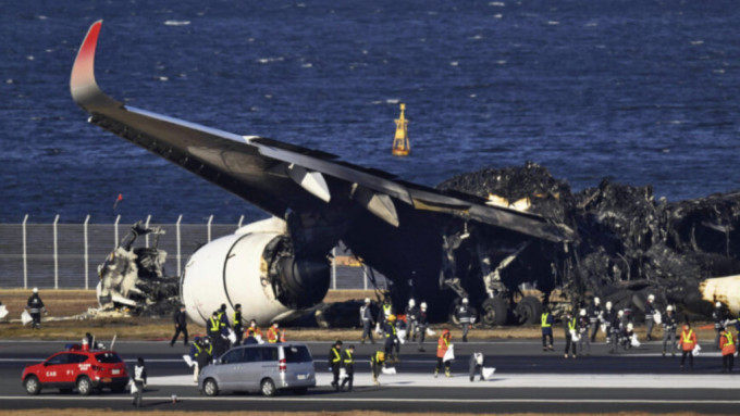 羽田机场控制塔人员承认，未有及时发现海保的飞机闯入降落跑道。美联社