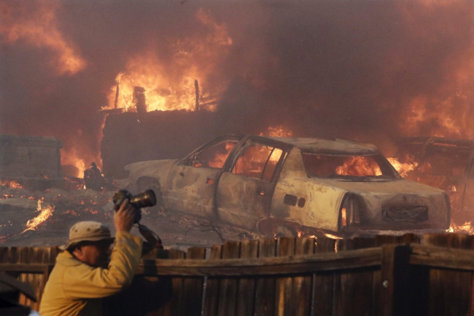 加州今年的山火季節是創紀錄的一年。AP圖片