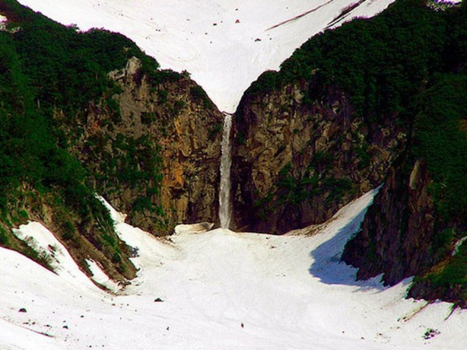 維柳欽斯基瀑布是當地的著名旅遊景點之一。網圖