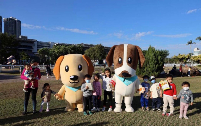警方今日在沙田彭福公園向超過350位市民宣傳愛護動物的信息。警方fb圖片