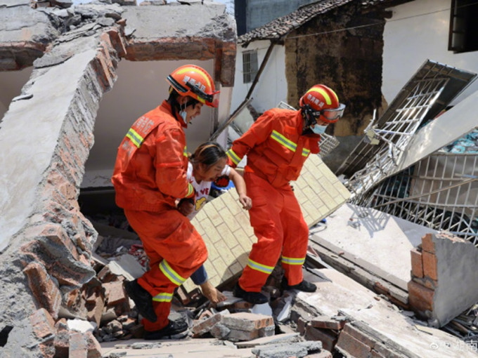 湖南郴州市汝城縣盧陽鎮一幢居房垮塌，造成5死7傷。郴州市消防圖片