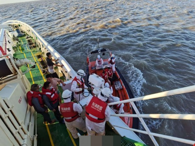 東海救助局派遣兩艘專業救助船到場。網圖