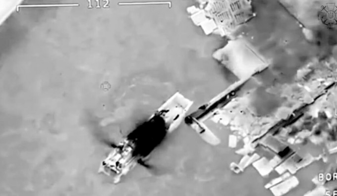 烏國防部上周六稱，武裝無人機在蛇島摧毁一艘俄軍登陸艇和導彈防禦系統。