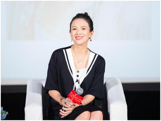 章子怡出席「章子怡从影20周年」作品展开幕式。网图