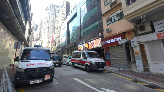 油麻地廟街商廈單位男子遭3賊洗劫 頭手受傷送院 。
