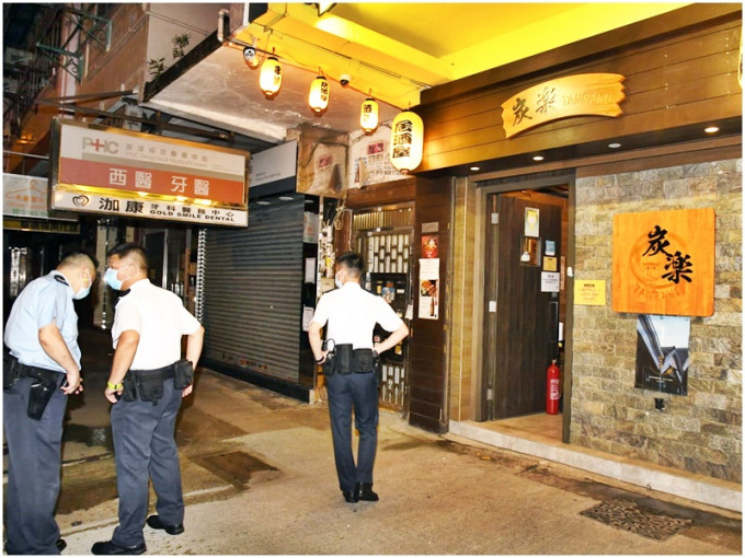 警方接獲附近一間餐廳負責人報案。