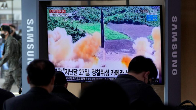 这是北韩时隔6天再次试射疑似导弹。AP