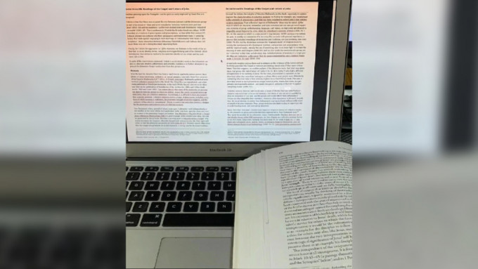 有中國留學生找人代寫論文，被美國拒絕入境。示意圖。小紅書