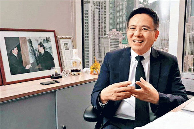 紫荆党创党主席李山表示，该党将来将争取参与本港各个管治机关。