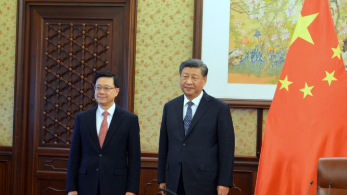 行政长官李家超今日完成述职，将于正午离开北京。