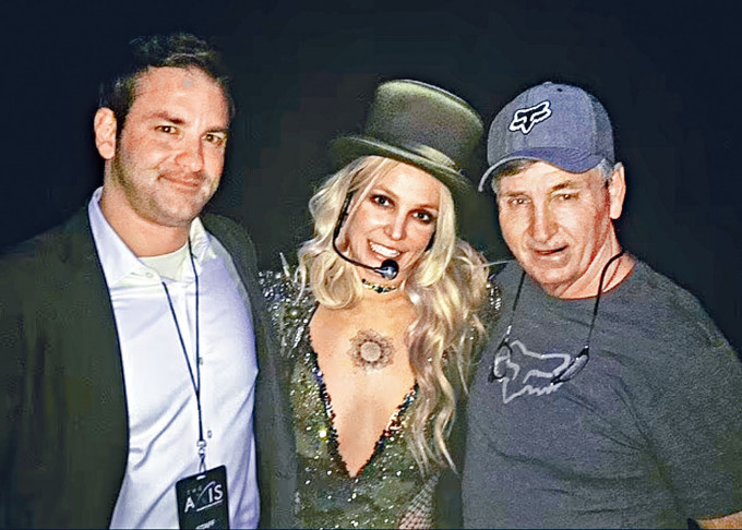 Jamie（右）正式入稟辭任Britney的監護人，結束13年管理女兒人生的責任。
