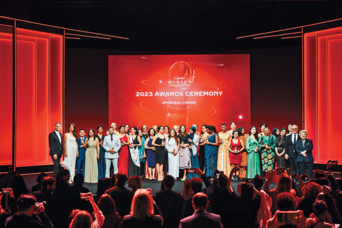 32位得獎者在2023年度「卡地亞女性創業家獎」頒獎禮上聚首一堂。