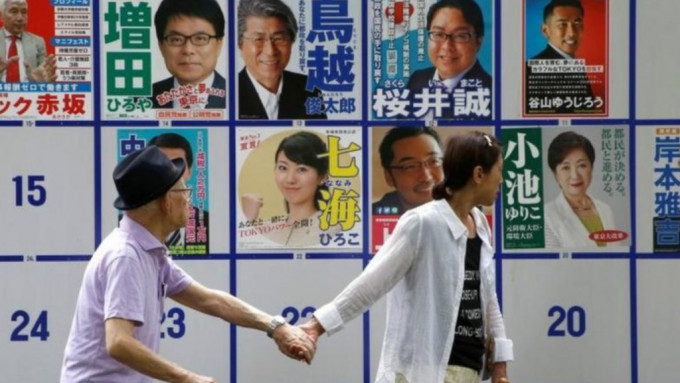 日本老齡少子化情況趨惡劣，有政客倡議將投票權下降至嬰兒一出生，即可由父母代為行使。路透社