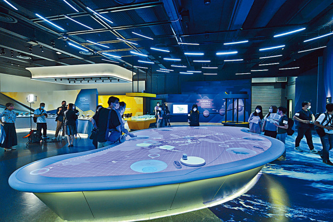 科学馆「地球科学厅」今日开放供市民参观，以二十八组展品介绍地球结构及本港地质史。