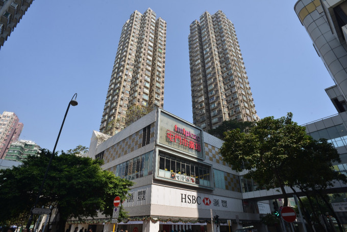 屯门市广场两房单位获区外客以「一炮过」预缴全年租金，月租1.05万。