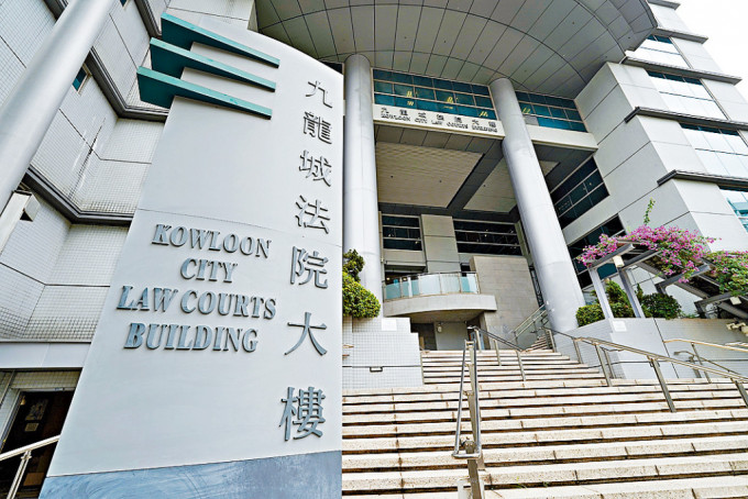 警员涉嫌伪造及公职人员行为失当，昨于九龙城裁判法院提堂。
