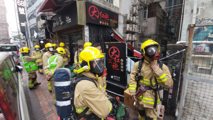 尖沙嘴地库火锅店传异味 4人不适送院 消防戴防毒面罩检查。